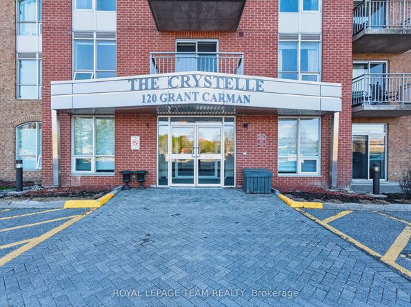 120 Grant Carman Dr #811, Ottawa, ON K2E 1C8