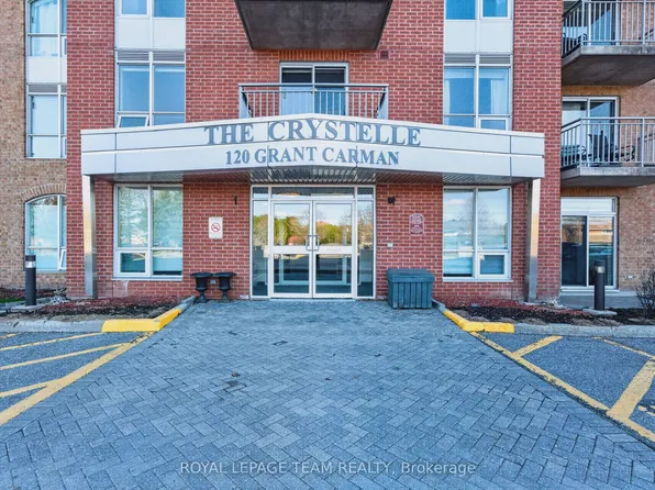 120 Grant Carman Dr #811, Ottawa, ON K2E 1C8
