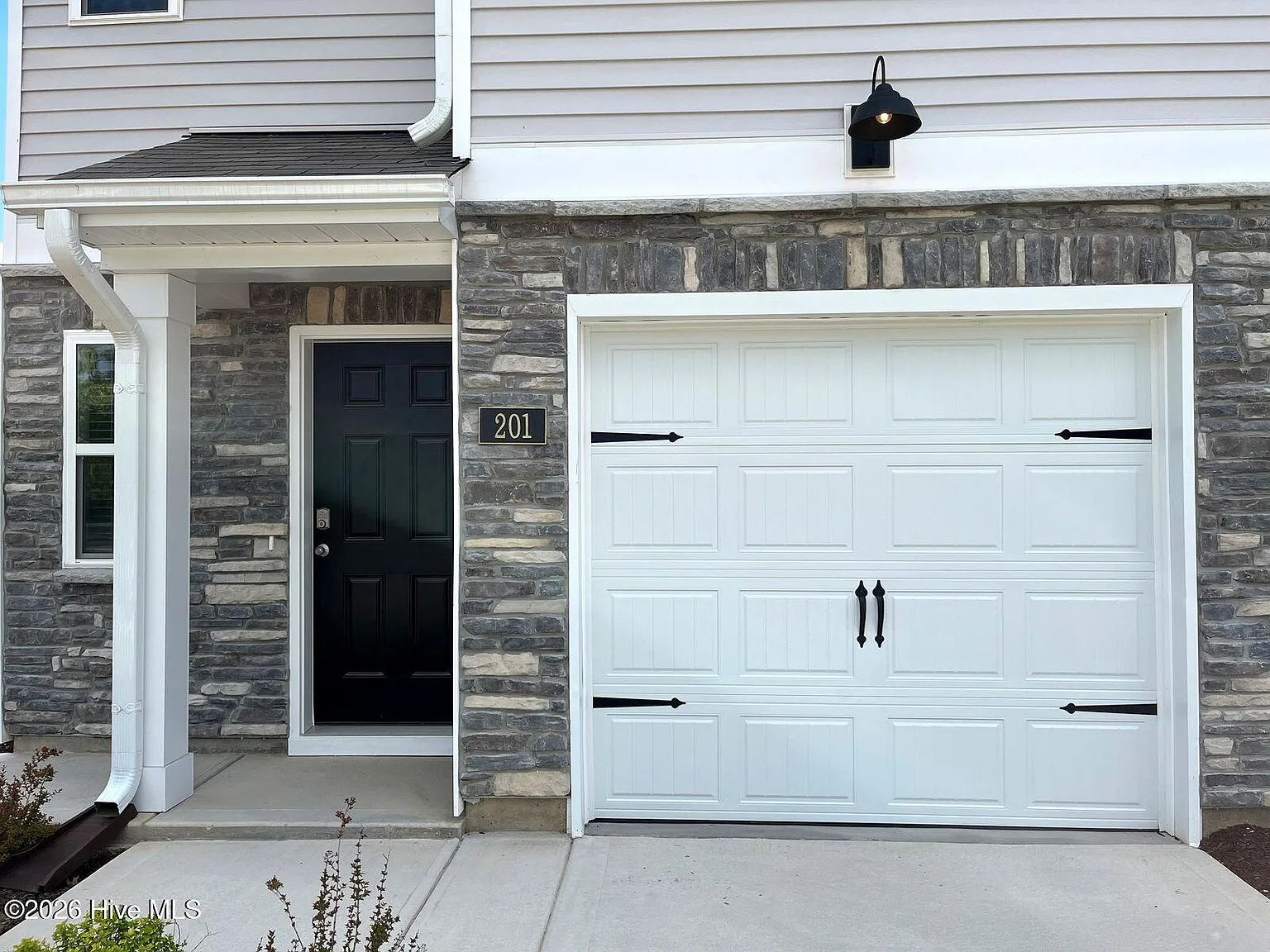 3 bed, 2.5 bath, 1418 sqft, $1,800 — Photo 2