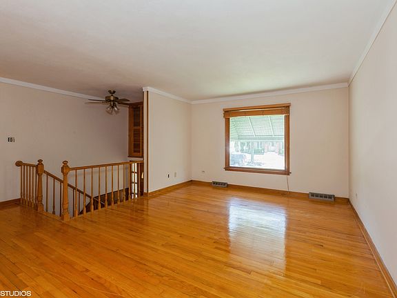 4th image of 134 S Park St