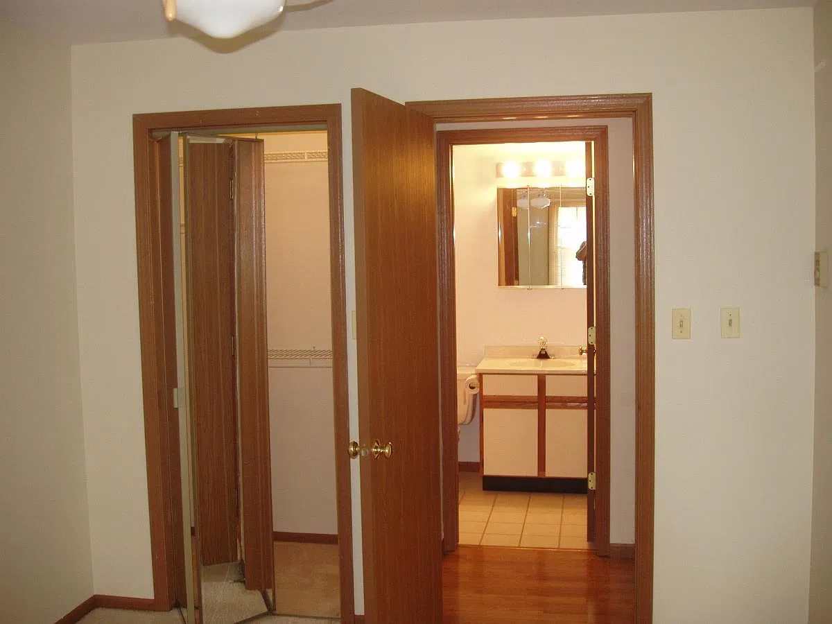 2 bed, 1010 sqft, $1,625 — Photo 3
