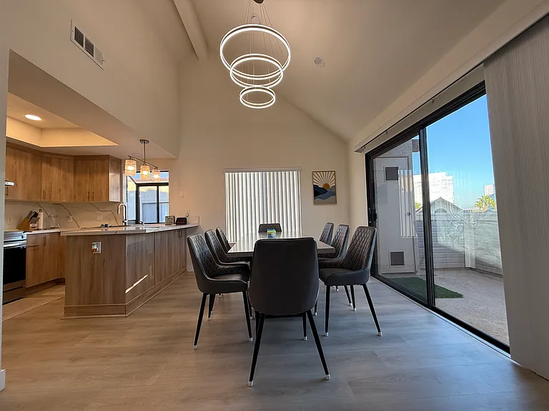 4639 Executive Dr — Photo 2