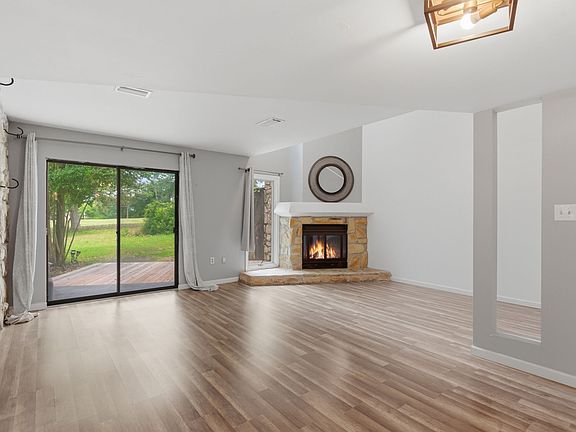 3rd image of 9976 Fairway Villas Ln