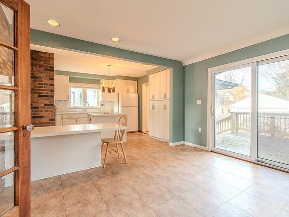 4th image of 613 E Lincoln Ave