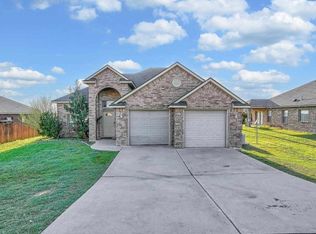 311 SE Camelot Dr, Lawton, OK 73501
