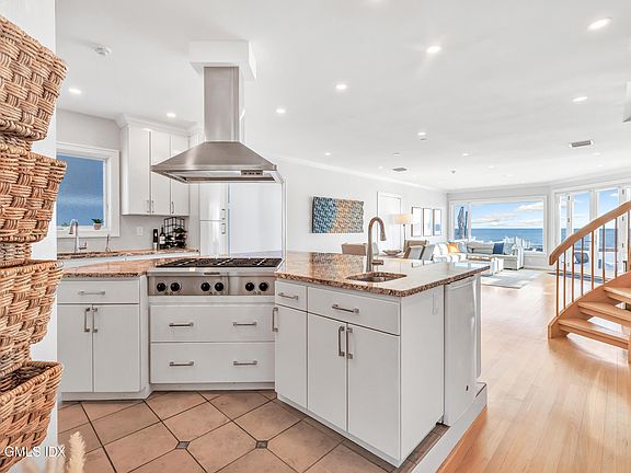 3rd image of 1053 Fairfield Beach Rd