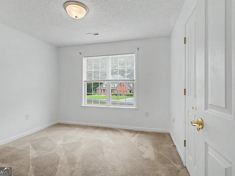 255 Squire Ln — Photo 38
