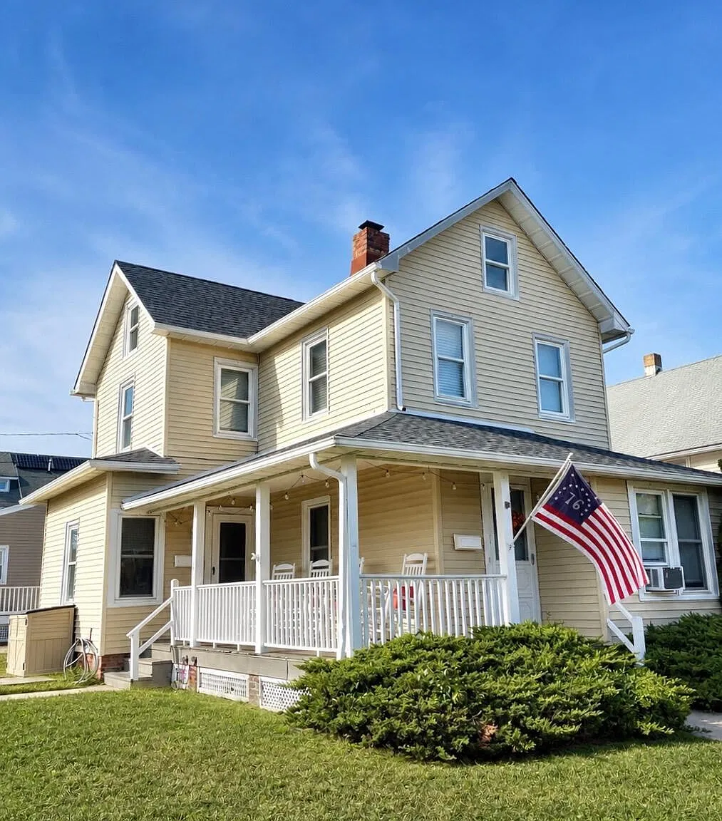 4 bed, 2.5 bath, 1408 sqft, $4,000 — Photo 1