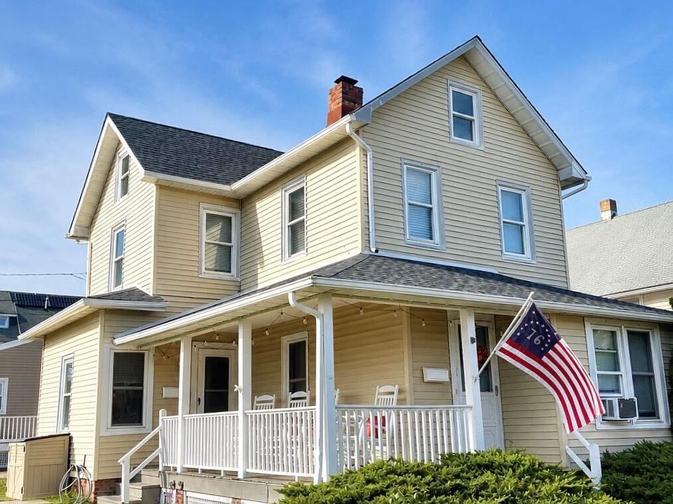 1st image of 601 Main St