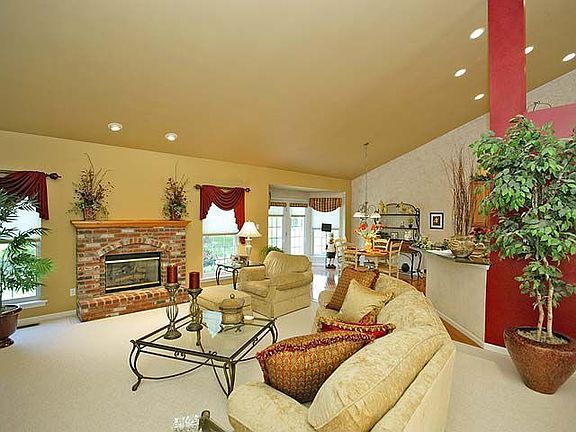 Vaulted Great Room with Fireplace