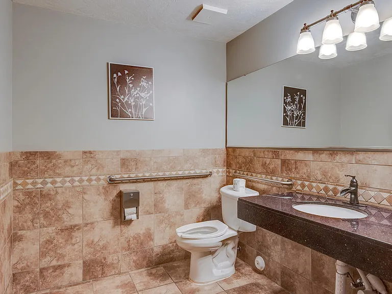 Parkwood Pointe Apartments — Photo 18