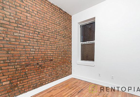 5th image of 886 Jefferson Ave APT 3R