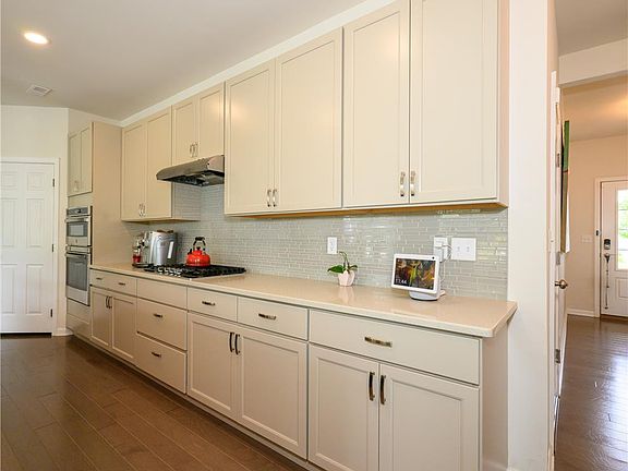 4th image of 308 Bendelow Ln