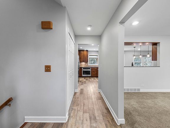 2nd image of 10 Hobson Ct