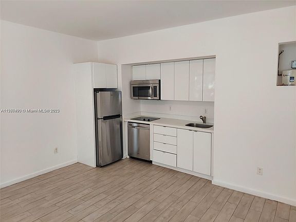 3rd image of 1611 Meridian Ave APT 302