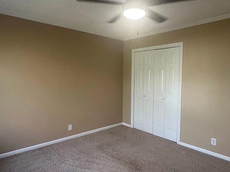 137 N Springs Ct — Photo 18