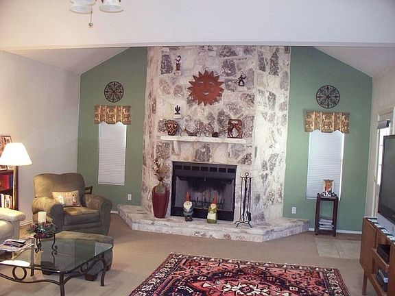 2nd image of 689 River Ranch Dr