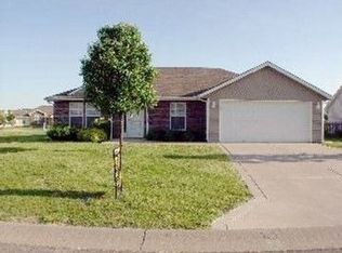 405 Graystone Dr, Grain Valley, MO 64029