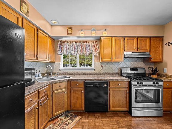 4th image of 1343 Ridgefield Cir