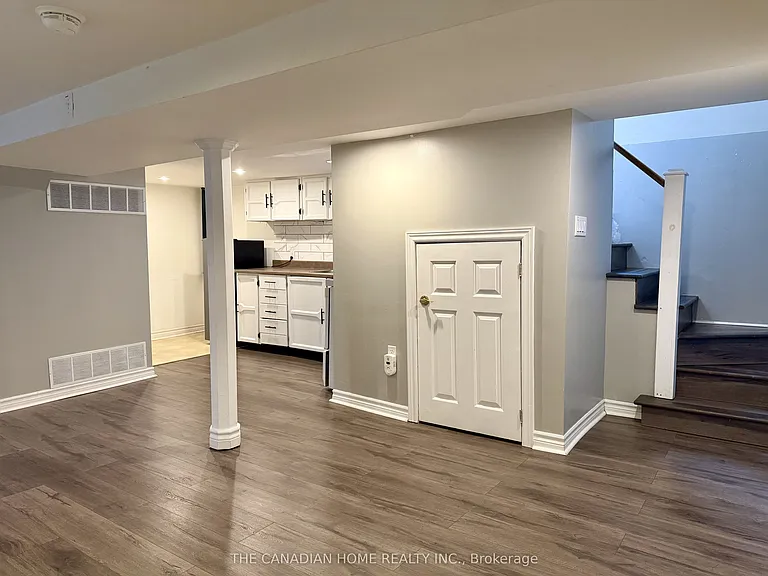 71 English St — Photo 37