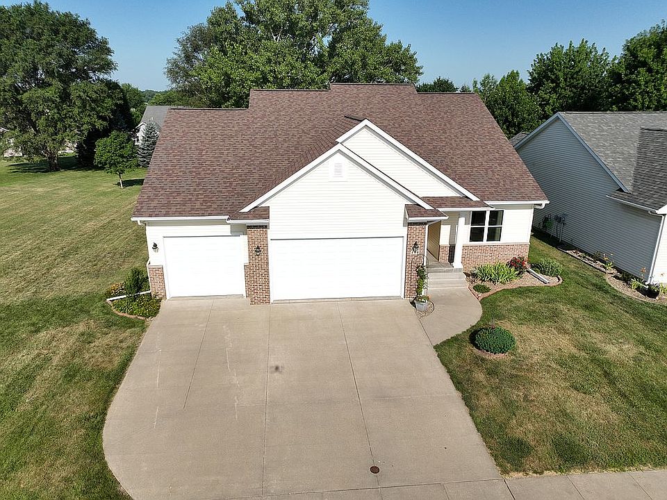 1st image of 190 Ridgewood Dr