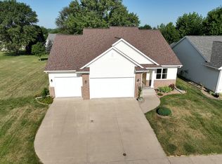 190 Ridgewood Dr, HIAWATHA, IA 52233