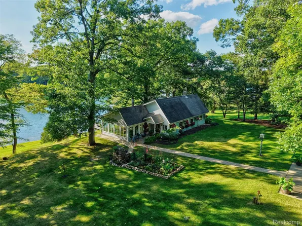 14004 E Laneden Dr, Holly, MI 48442