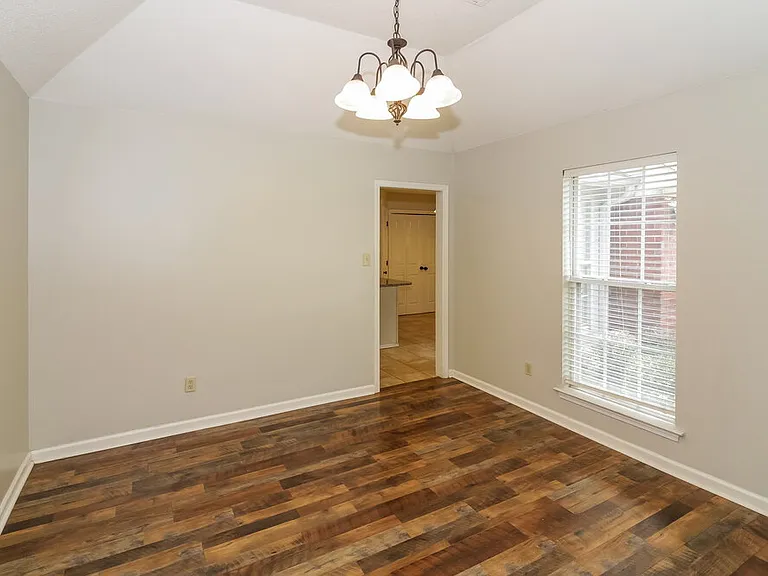 1676 Sandpiper Cv N — Photo 4