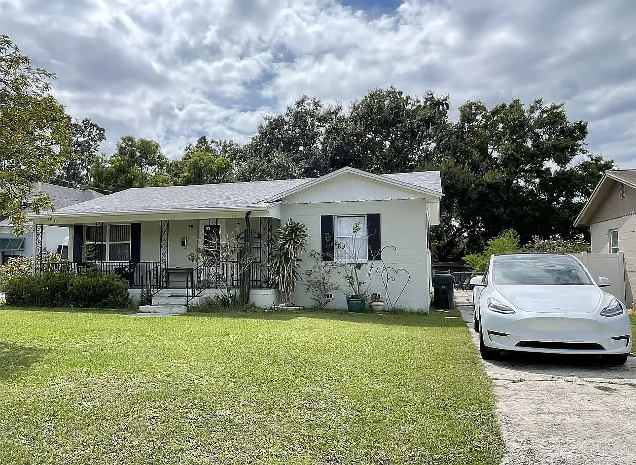 3 bed, 1388 sqft, $1,900 — Photo 2