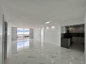 6039 Collins Ave
