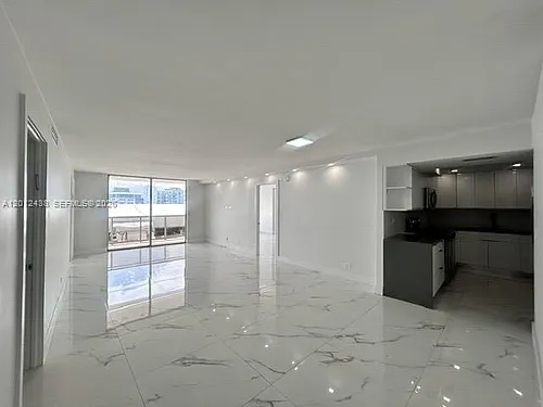 6039 Collins Ave #1033 Photo 1