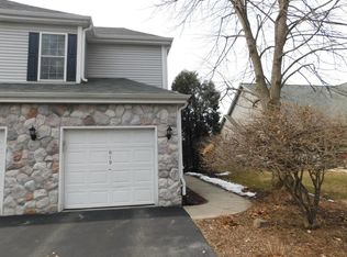 619 Lake Bluff Rd, Thiensville, WI 53092