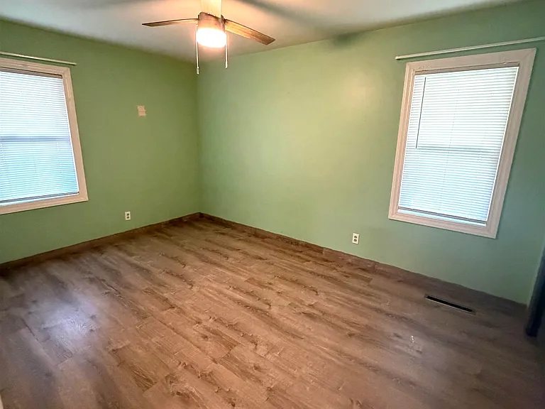 1002 S Main St — Photo 6
