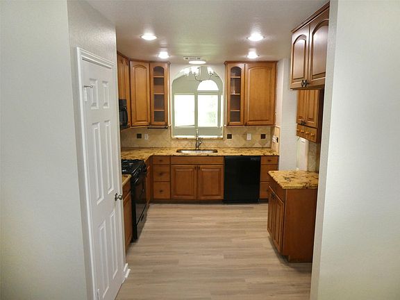 4th image of 2310 Macaw Dr