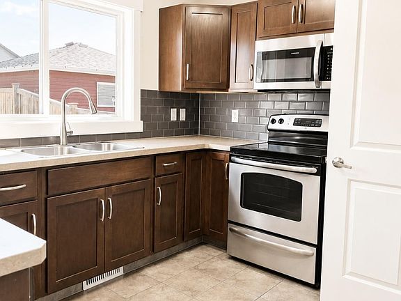 4th image of 5135 1a Ave SW