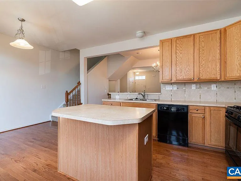 2138 Lockwood Dr — Photo 7