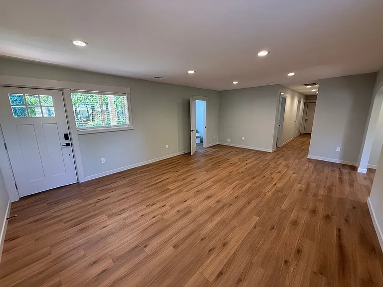 805 Boxwood Ln SE — Photo 5