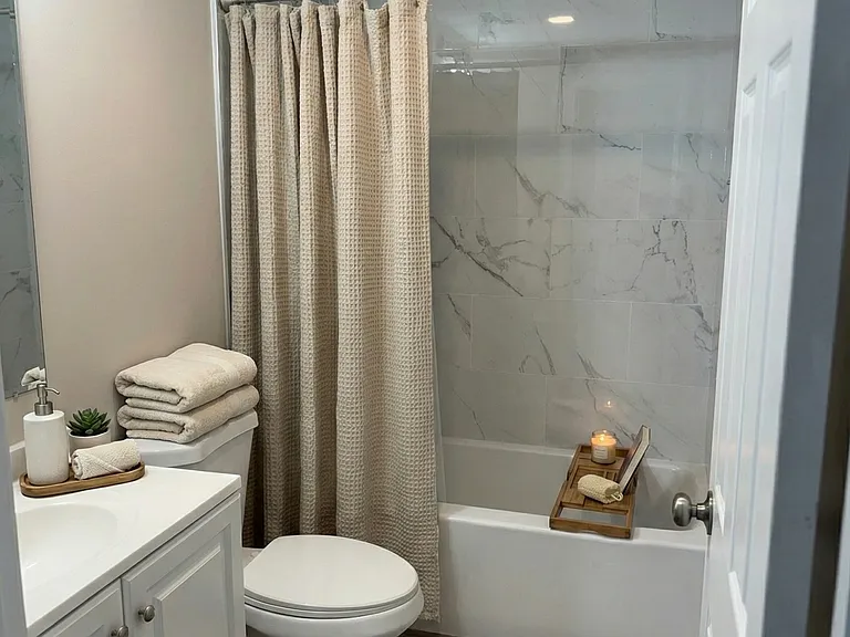 Pondsview Apartments — Photo 29
