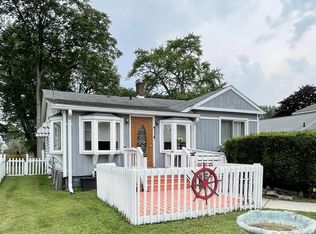 29070 Riverbank St, Harrison Township, MI 48045