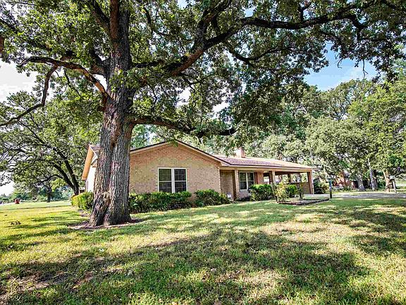 3rd image of 601 Tanglewood Ln