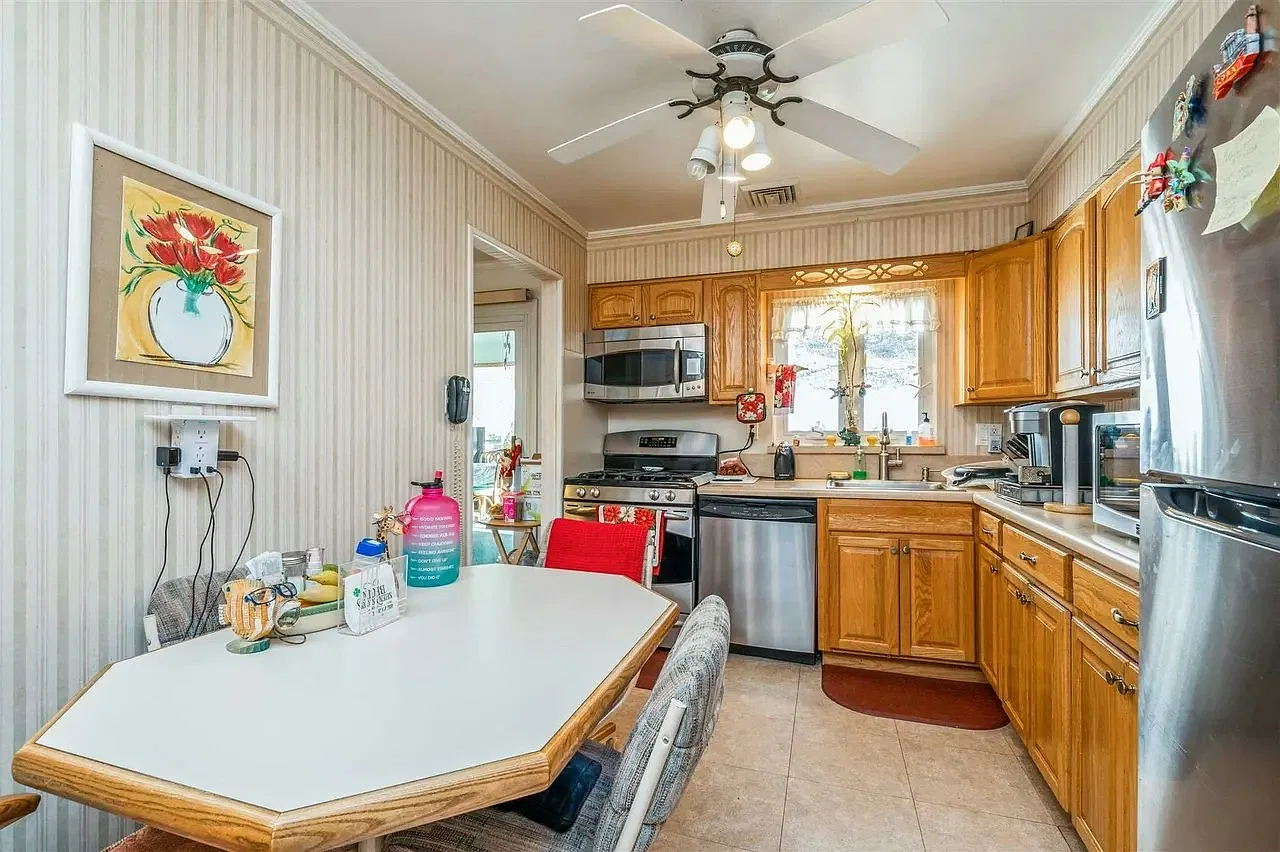 234 Pembrook Dr — Photo 3