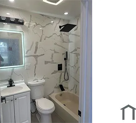 1513 Saint Lawrence Ave #1 — Photo 2