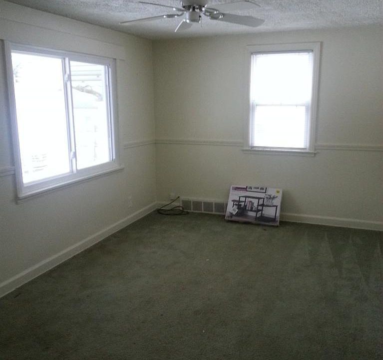 2nd image of 4398 W Pasadena Ave