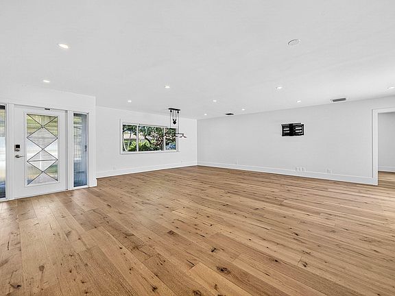 5th image of 784 Dover St