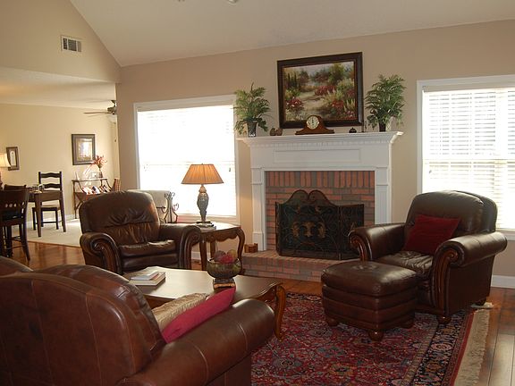 5th image of 400 Brook Hollow Dr