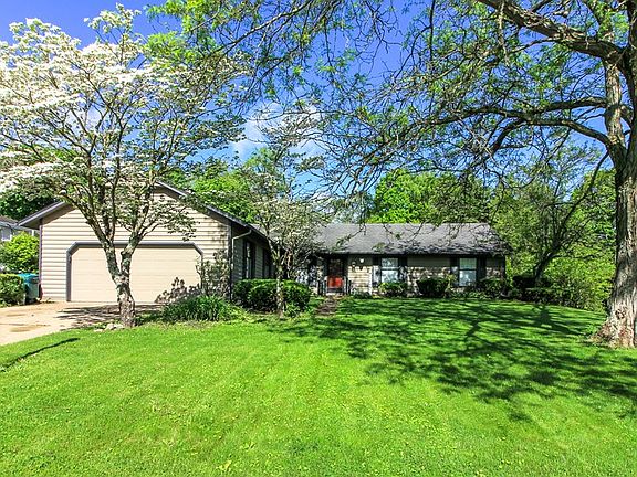 2nd image of 25 Wellsley Dr
