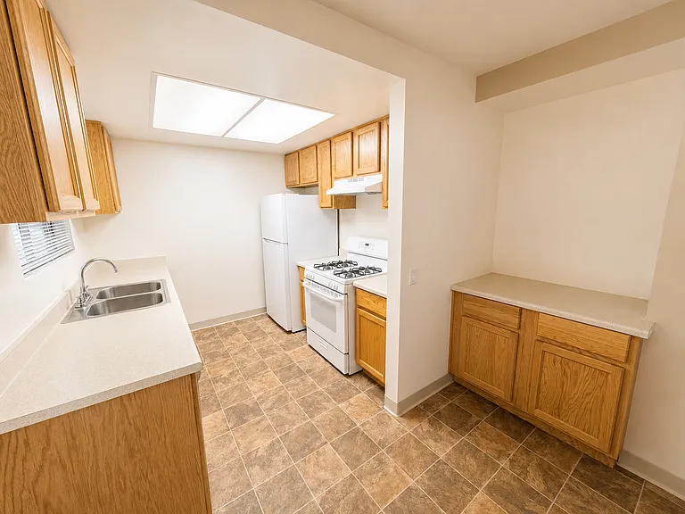 Del Ciervo Apartments — Photo 16