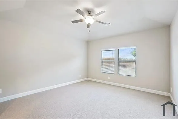 5 bed, 3100 sqft, $4,000 — Photo 2