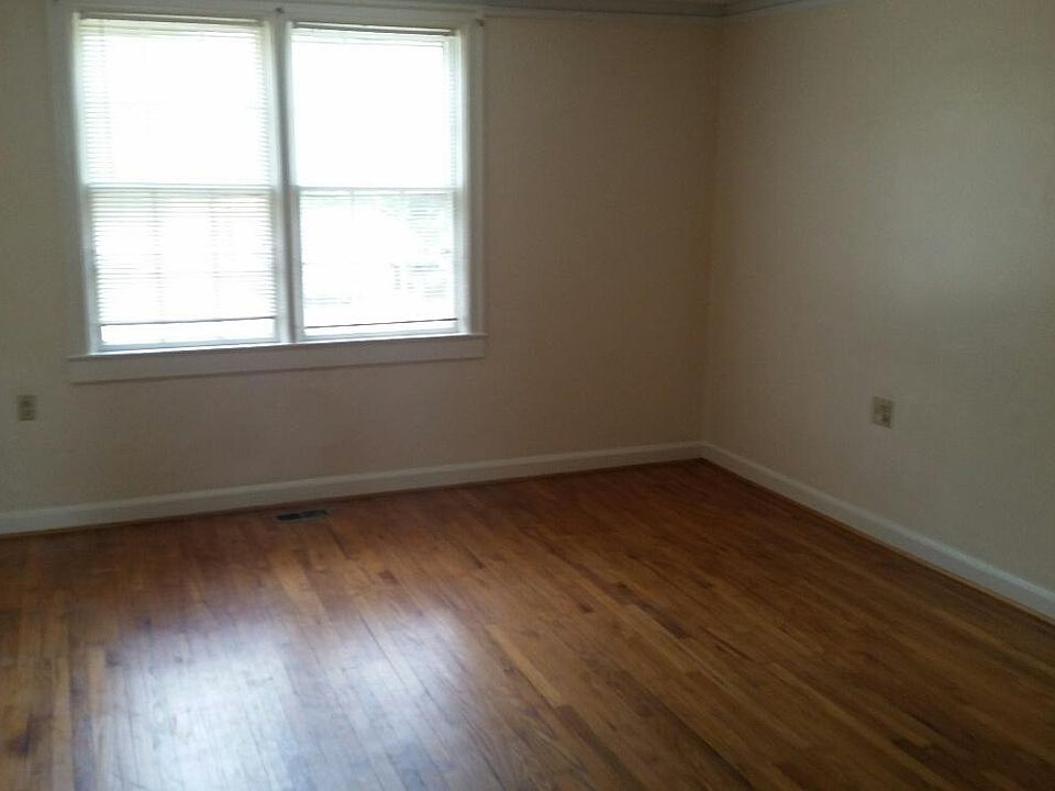 2nd image of 2940 Oleander Dr APT B11