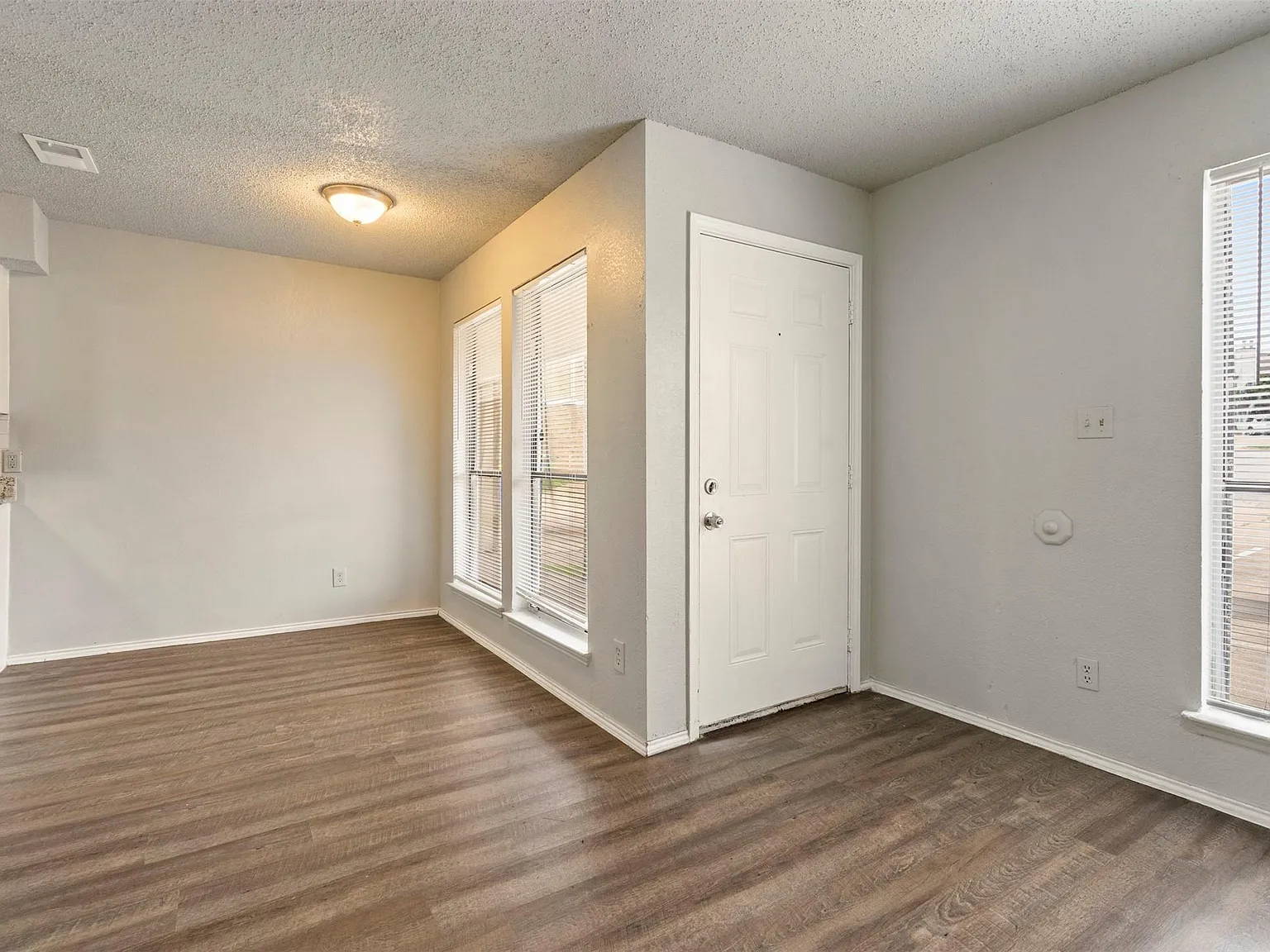 3 bed, 1064 sqft, $1,500 — Photo 4